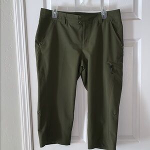 Columbia Olive Green Capri Pants